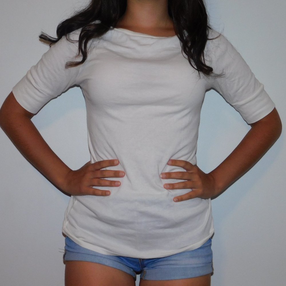 Plain quarter sleeve shirt